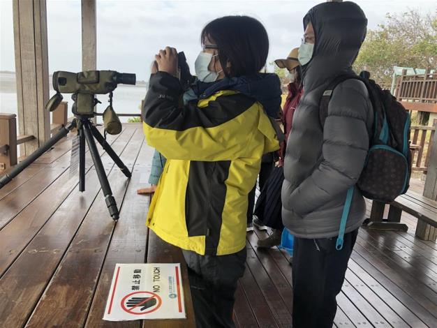 Tourists on the excursion shuttle bus bring their own binoculars to observe aquatic birds at the 2nd Bird Watching Pavilion.
