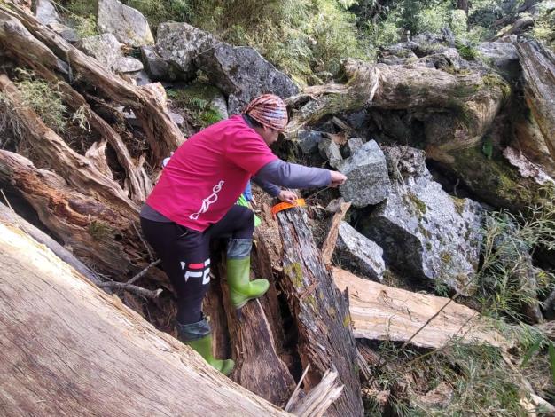 康博經費製作反光布條架設