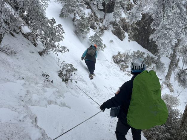 大霸尖山9.8K處積雪情形 雪霸處提供