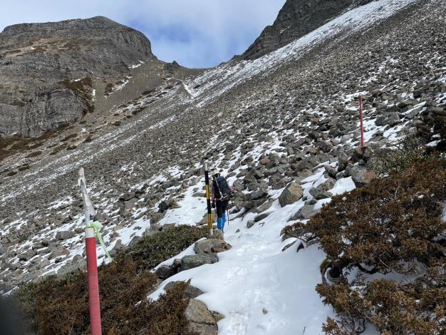Shei-Pa has installed auxiliary guide posts