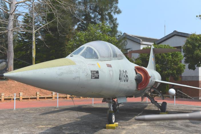 乳山遊客中心F-104戰鬥機.JPG