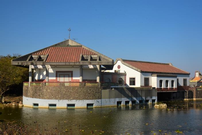 圖6 標的物雙鯉濕地自然中心賣店位於該建物內.JPG