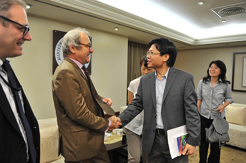葉俊榮部長接見CNDP副主席Jacques Archimbaud及法國在台協會等一行人 1/4.jpg