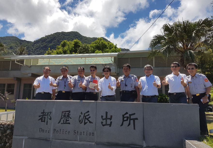 內政部長葉俊榮於今(30)日來到臺東縣警察局成功分局都歷派出所，關懷偏遠地區派出所員警執勤及生活狀況。