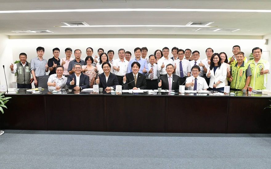 圖3：內政部長葉俊榮（前排左三）與臺南市政府團隊合影。