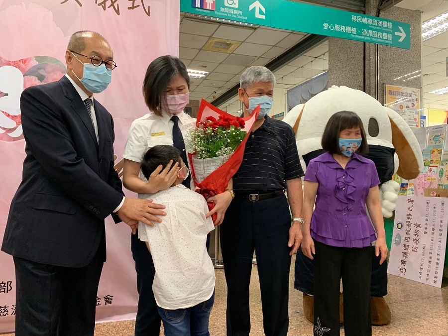 106年度人權教育進階訓練 居住權之探討秘書室內文17 06 07 17 06 07 居住權是人權的核心理念之一 權利的落實是不分種族 性別 年齡 身分 地位 均適用於每一個人 而實踐居住正義為本部重要施政項目 為讓本部同仁更加深入瞭解兩