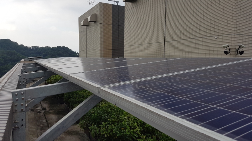 興隆公宅屋頂太陽能板