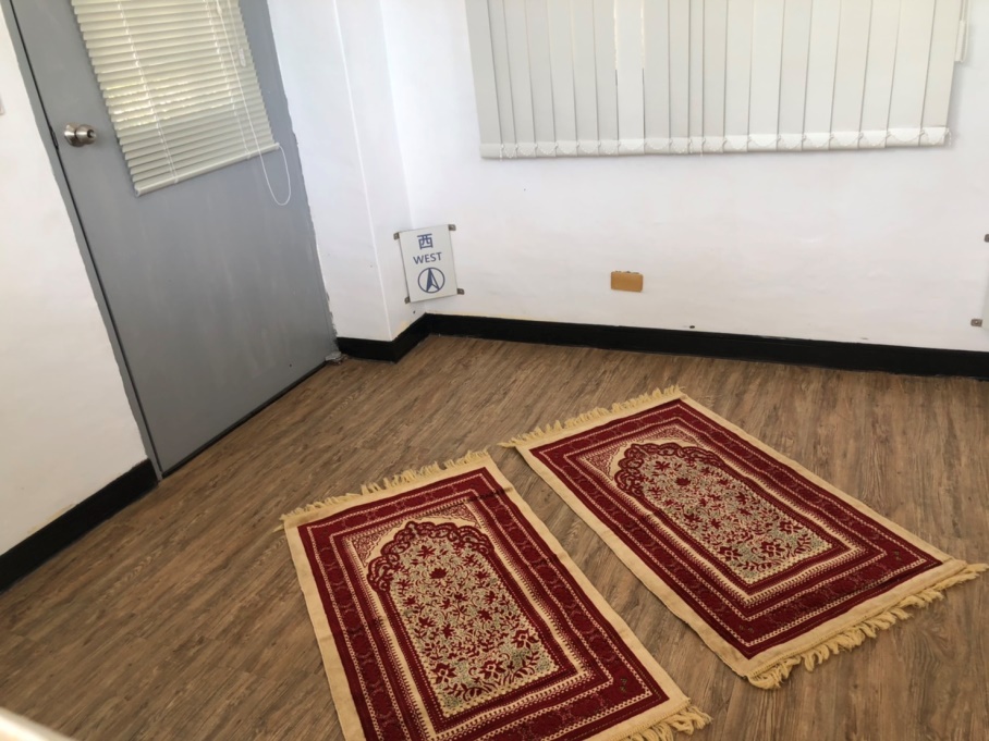 穆斯林祈禱室內部照片
