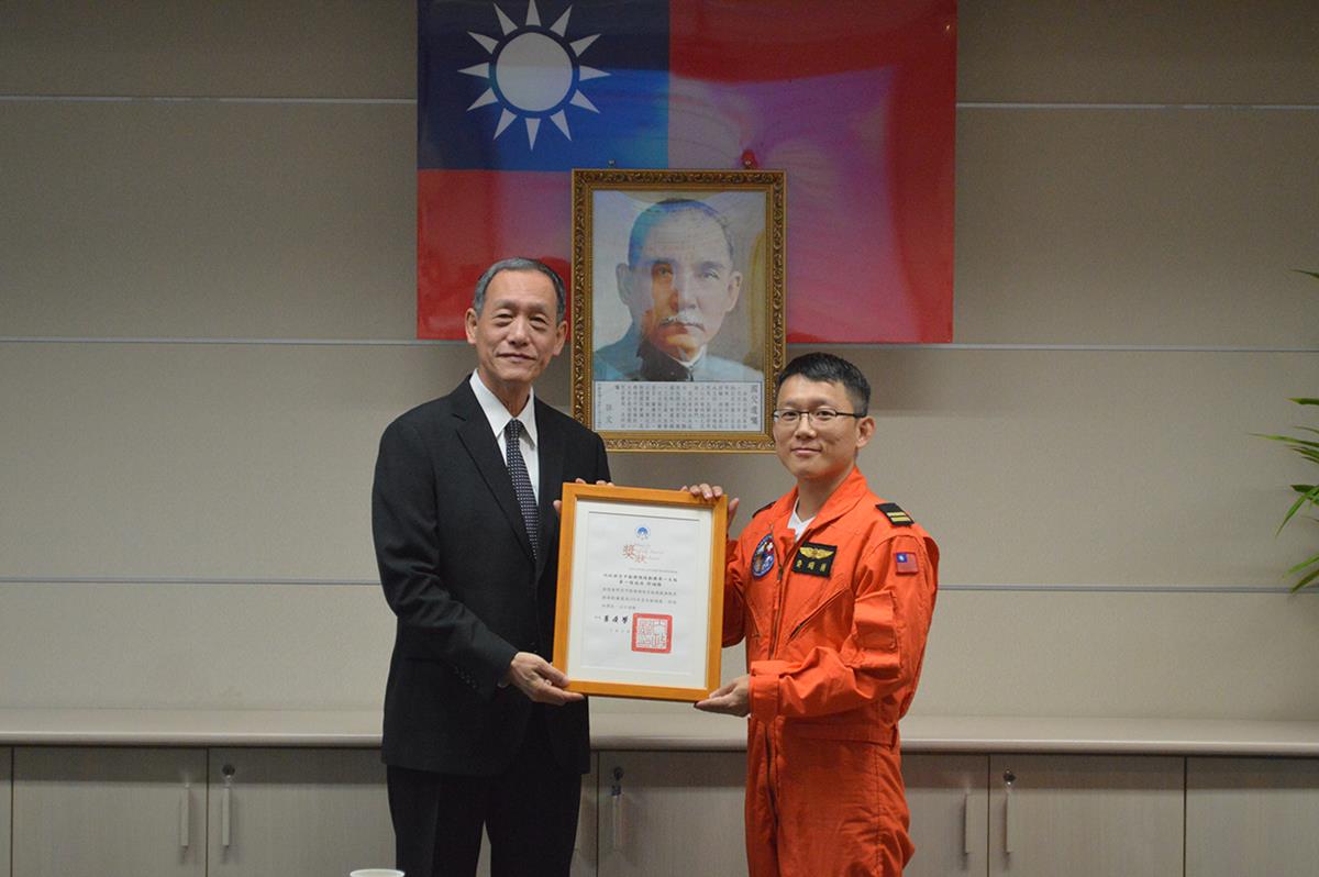 Director general and Hsu I-Yang.jpg