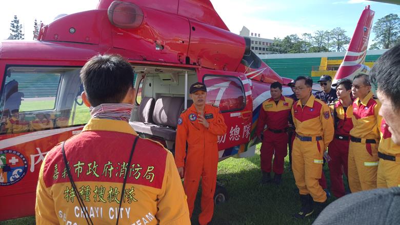 National Airborne Service Corps supported the 2017 joined air rescue refreshment training by Chiayi City Government Fire Department with helicopter (6 total pictures).jpg