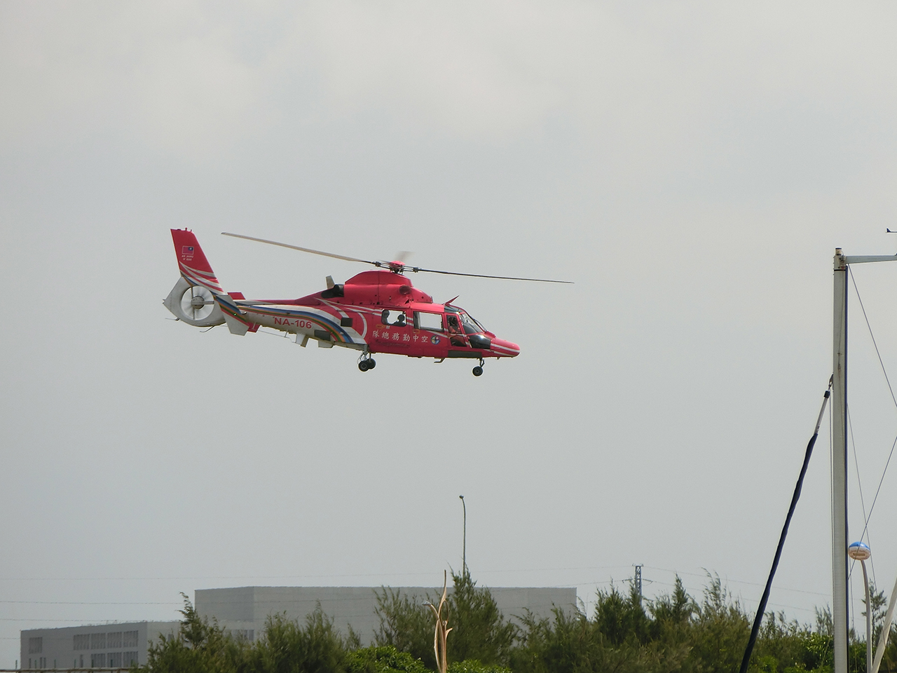 The airborne helicopter supported Taoyuan City Government to hold the 2017 Water Environment and Marine Oil Pollution Emergency Response Drill (3 photos).jpg