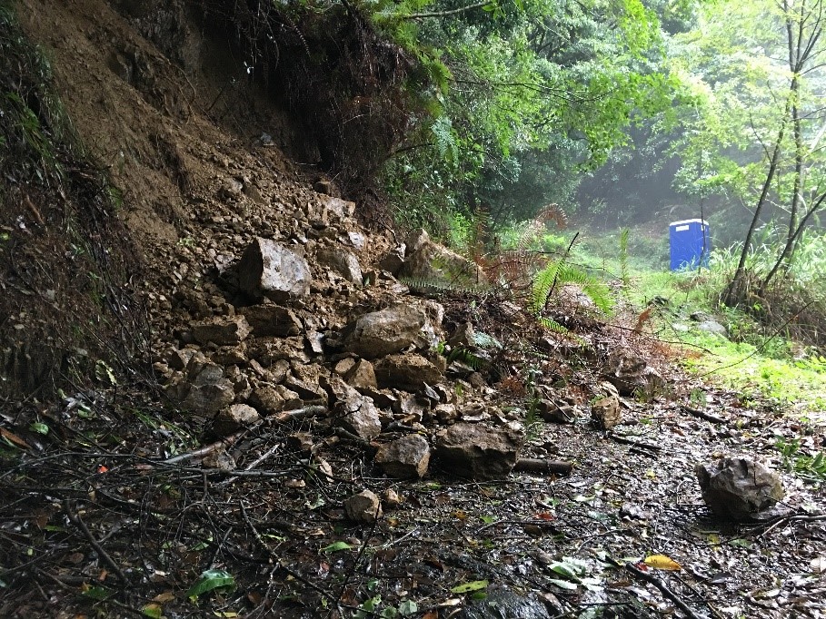 司馬限林道25.5K大量土石崩落