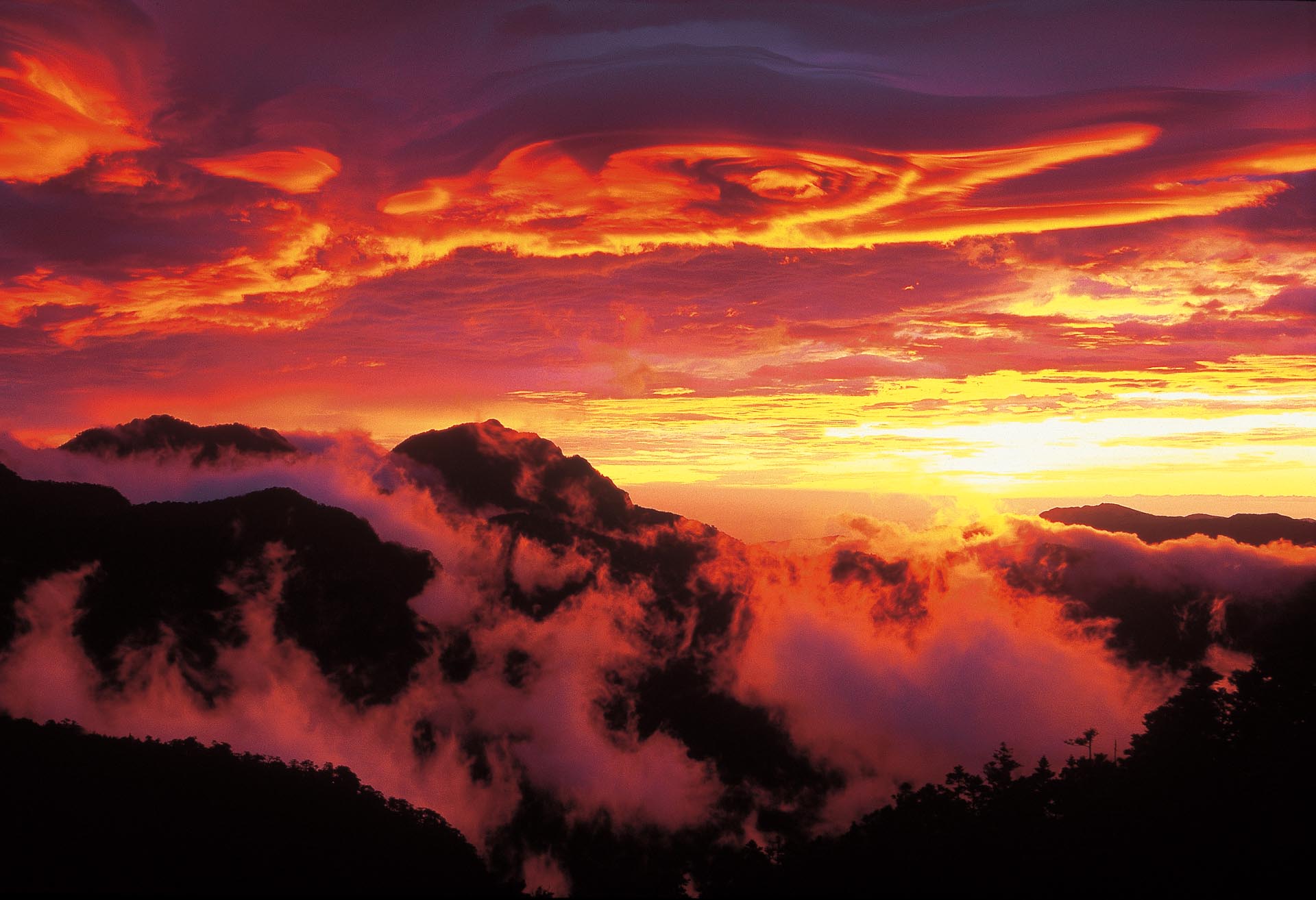 Breathtaking seas of clouds and sunset in the high mountain area.