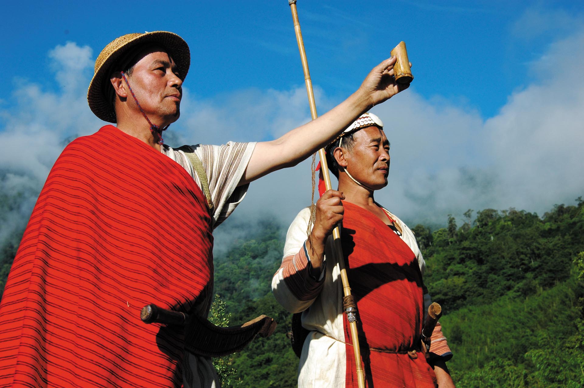 Before conducting a ceremony event, Atayal people would talk to utux bnkis (the spirits of the ancestors) to ask for the blessing of the ancestors.