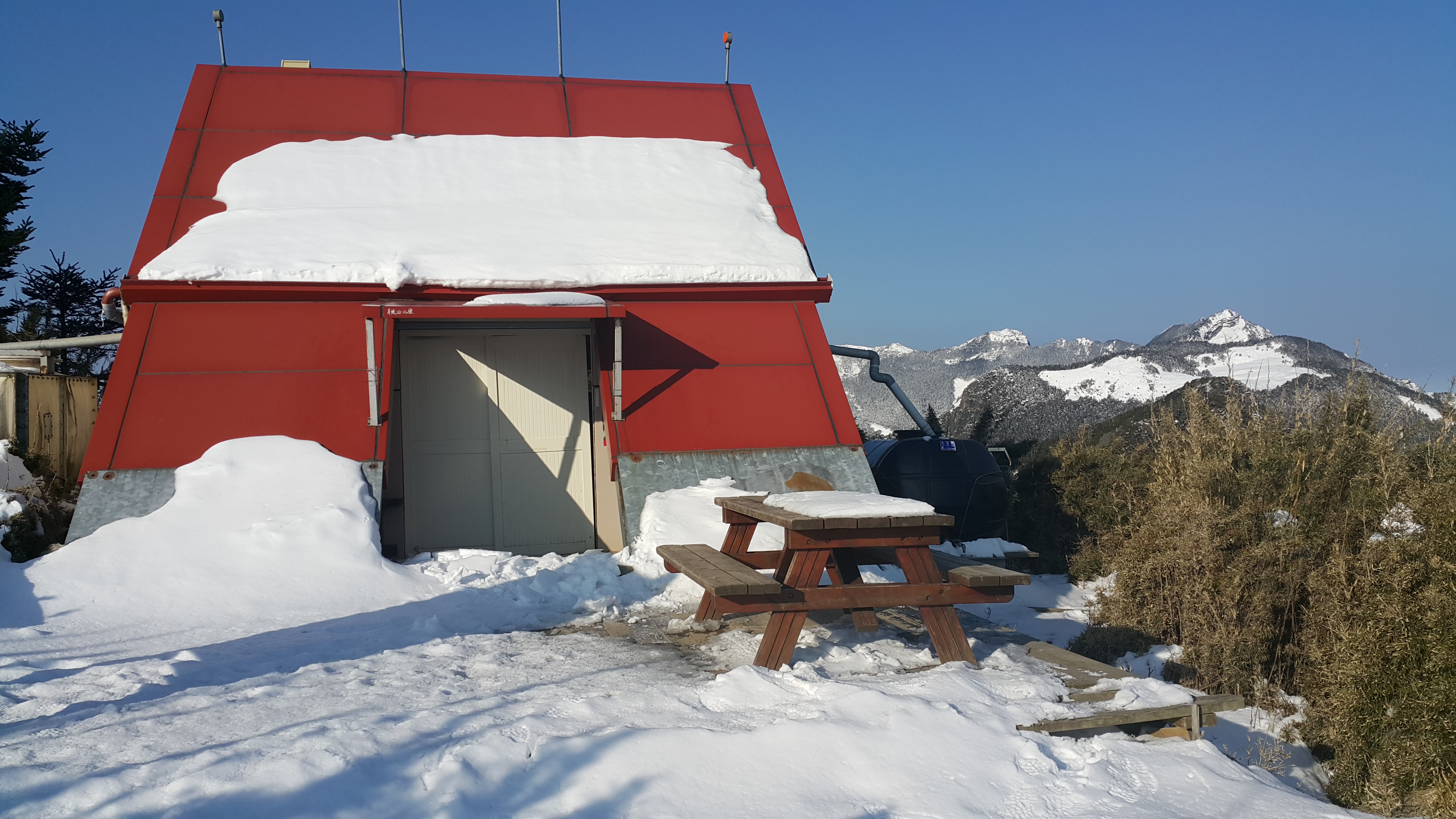 桃山山屋正面照