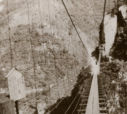 合歓越え道はいくつもの長い吊橋が立霧渓に渡されていました。