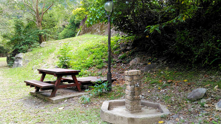 Simple facilities in the Lushui campground.