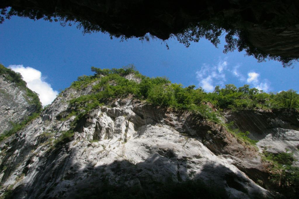 Yanzihkou (Swallow Grotto) Trail(.jpg)