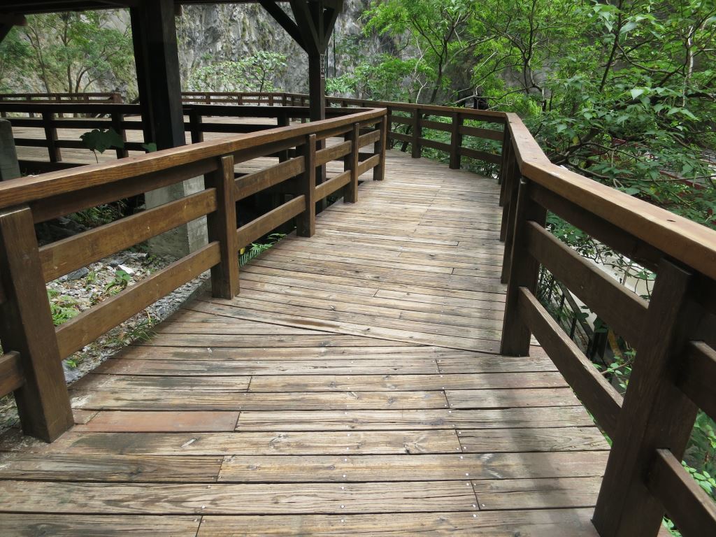 Wooden Platform at Liufang Bridge(.jpg)