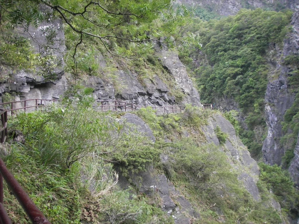 Partially Cross Hehuan Mountain Old Road (.jpg)
