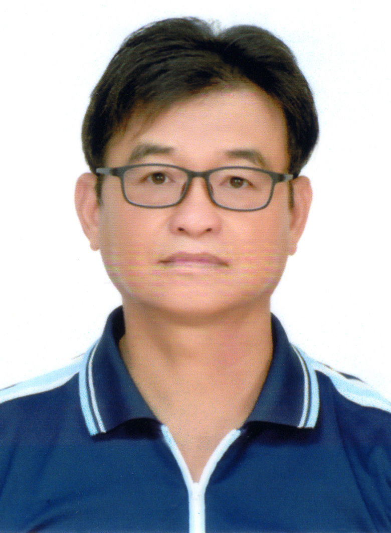 李　啓政