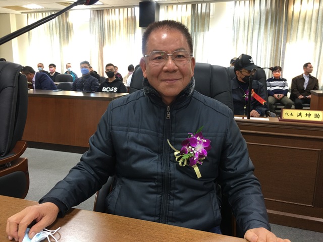 洪登宜