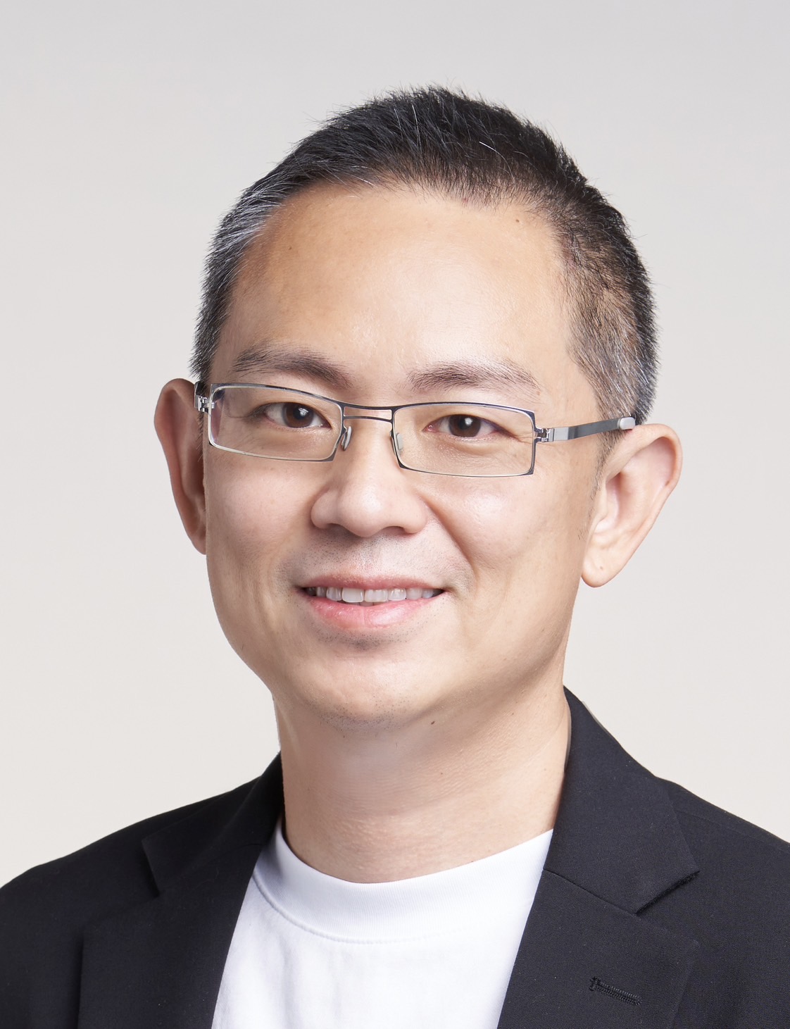 施　柏男