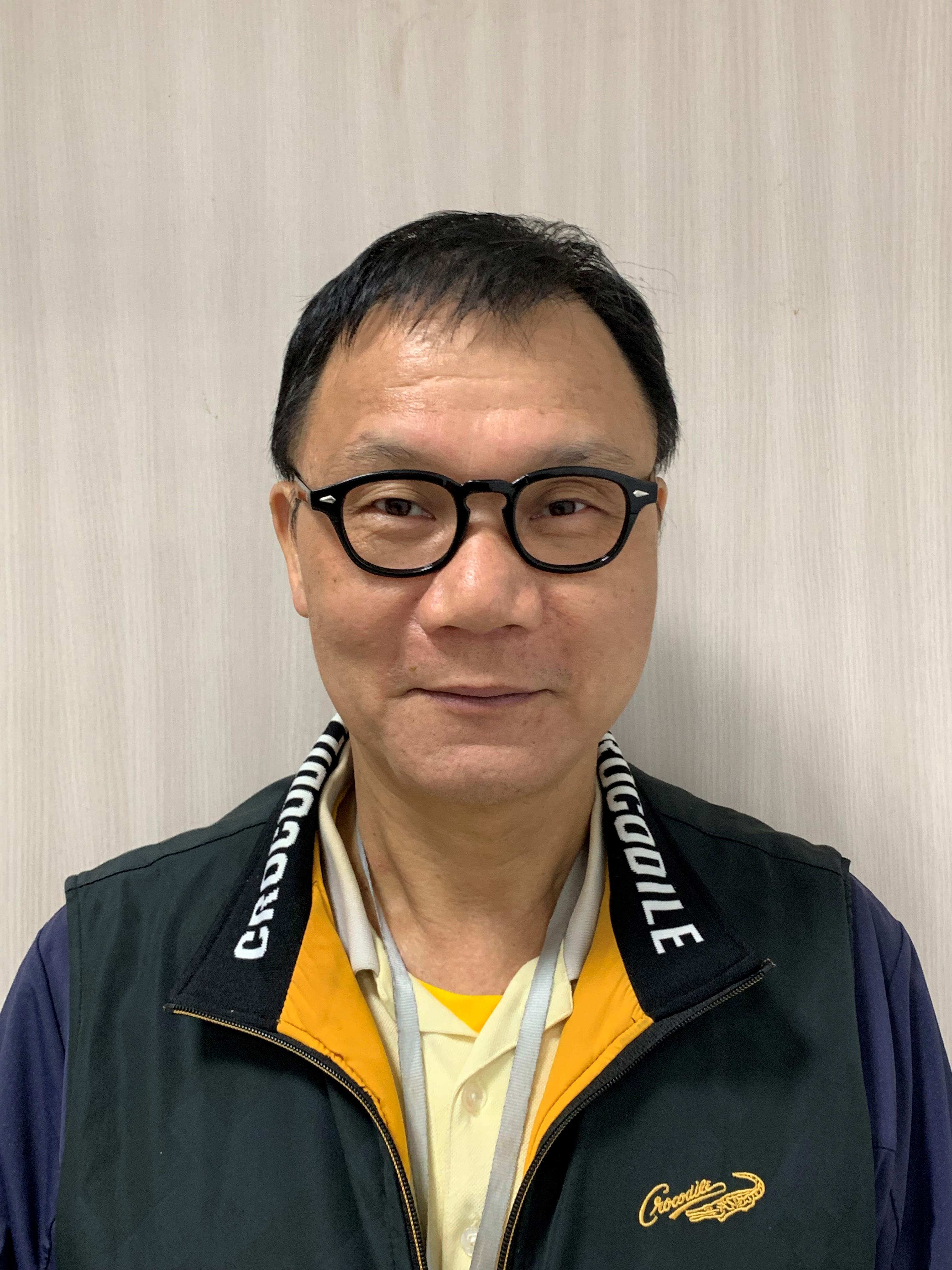 王　靖亮
