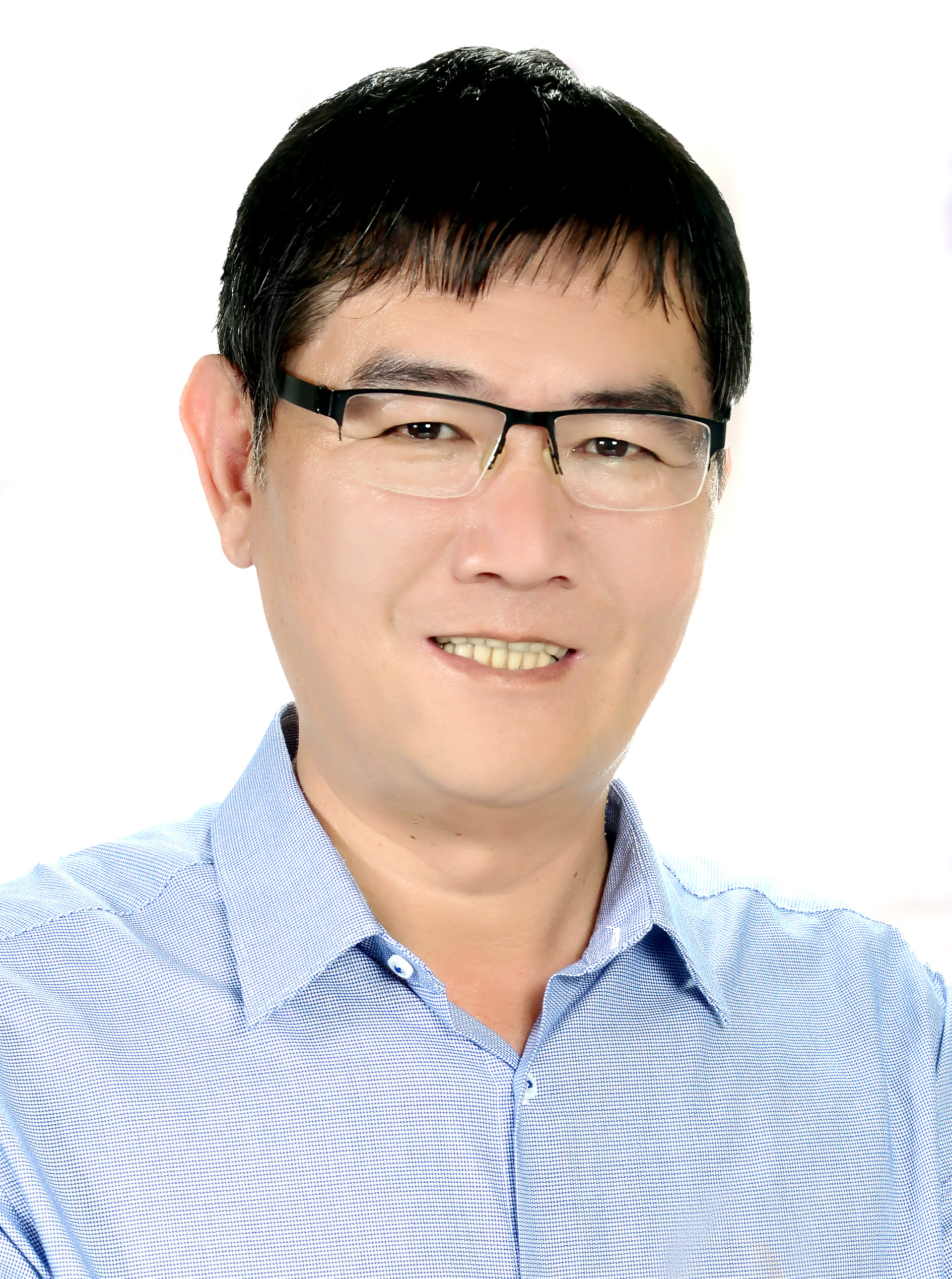 李　政達