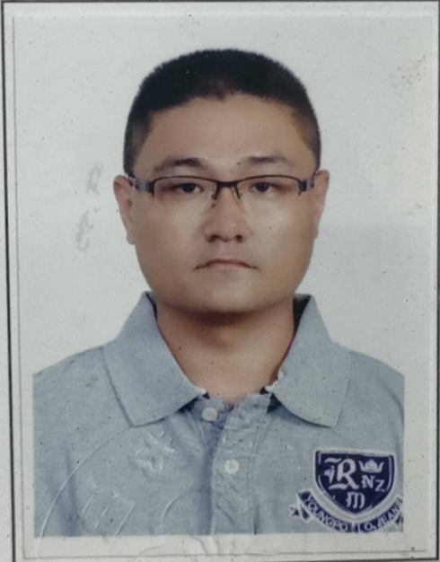 謝　戎彥