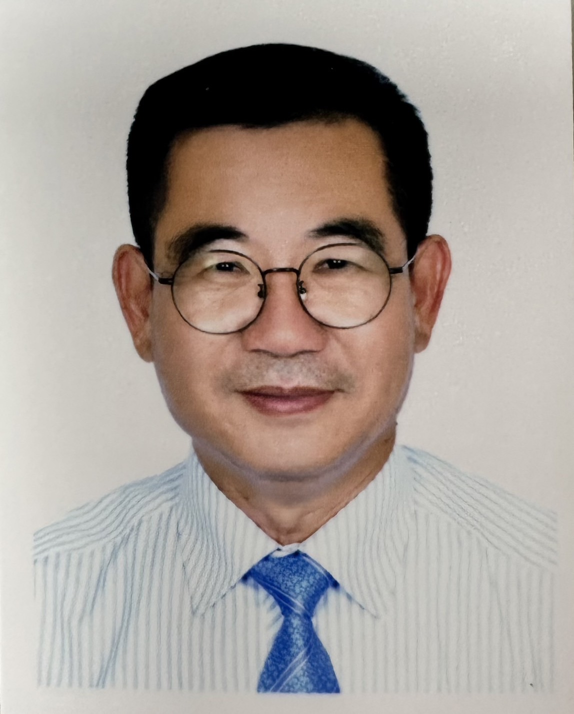 許　玉明