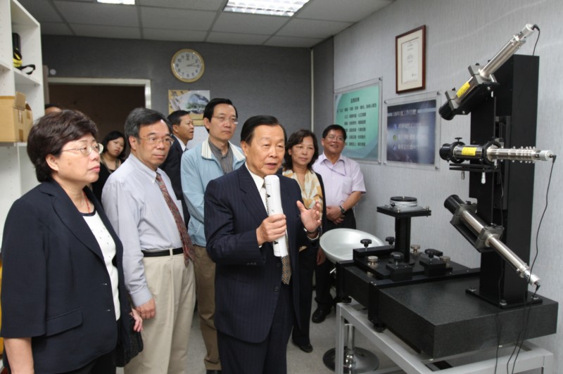The members of Control Yuan visited the Survey Instrument Calibration Laboratory, NLSC