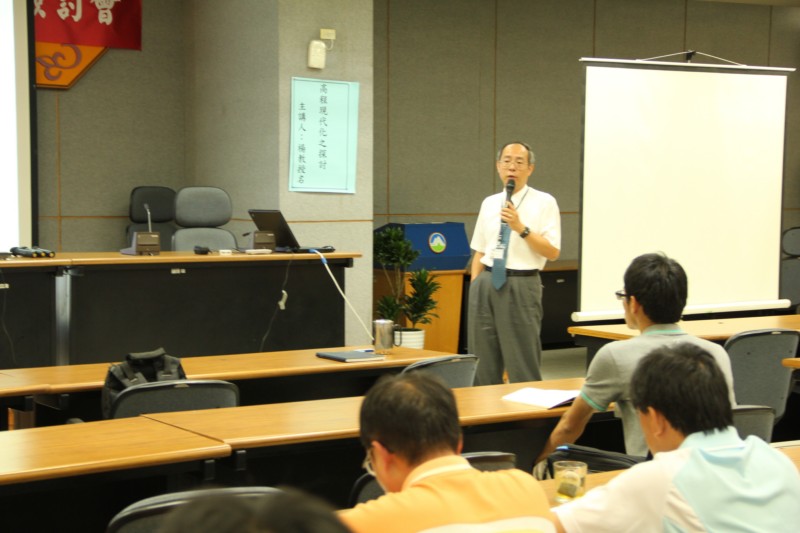 Mr. Liu Jeng-Lun , the Director of NLSC, opened the speeches and introduced lecturers..jpg