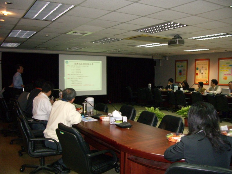 Executive Officer Lin provides a briefing service on “Business of the Control Survey”.jpg