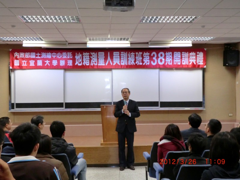 Mr. Liu Jeng-Lun, Director of NLSC, opened the class.jpg