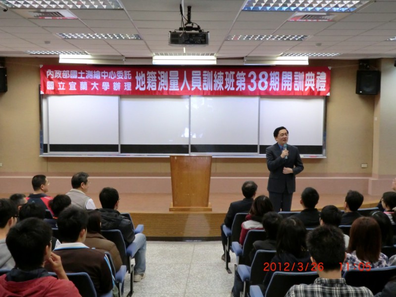Dr. Chao Han-Chieh, principal of NIU, opened the class.jpg
