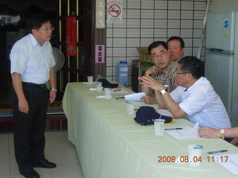 Legislator Lin（right）inquired tidal flat surveying and registration problems..jpg