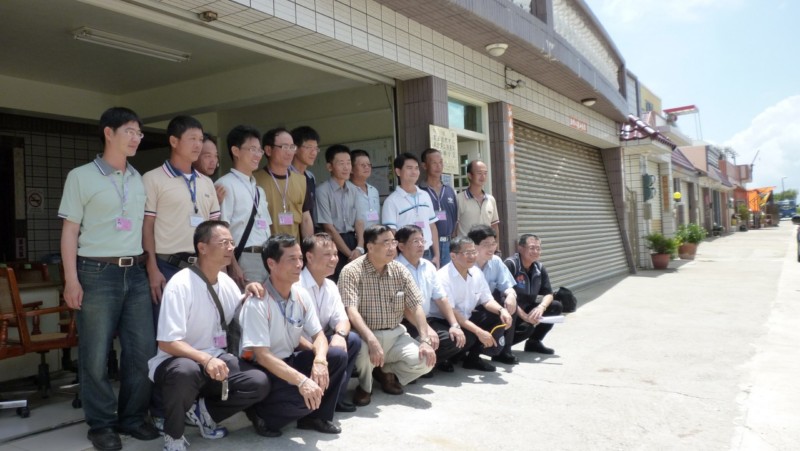 A picture of Minister Liao and fellow workers of Husi office..jpg