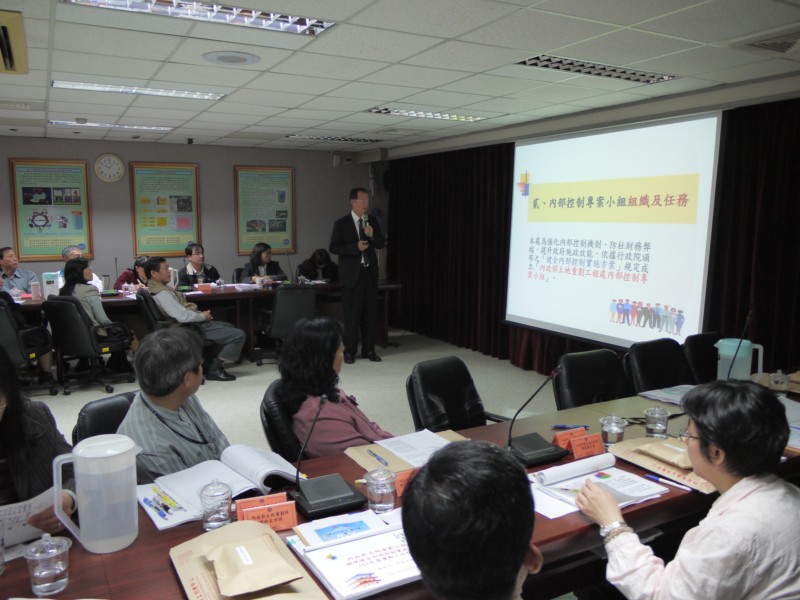 The brief presented by Mr. Lee, Director of Land Consolidation Engineering Bureau.jpg