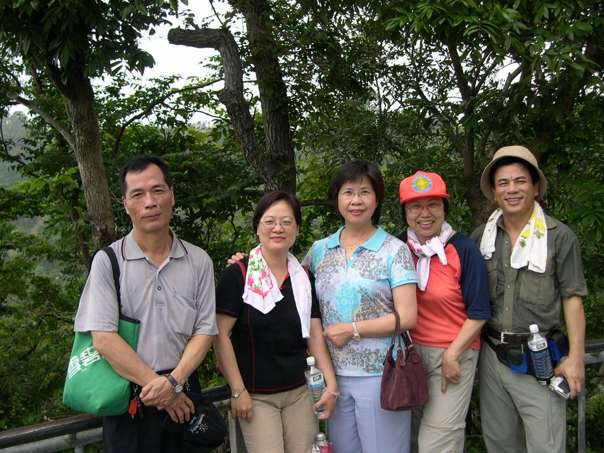 左起：郭枝明、吳瓊惠、局長夫人、蕭軟、陳政元