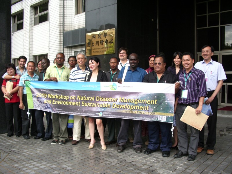 The members of the Center take pictures with visitors.jpg