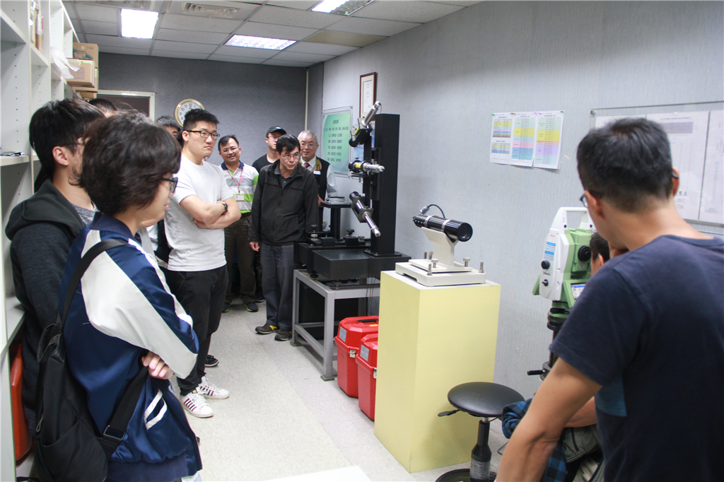 來賓參觀本中心測量儀器校正實驗室